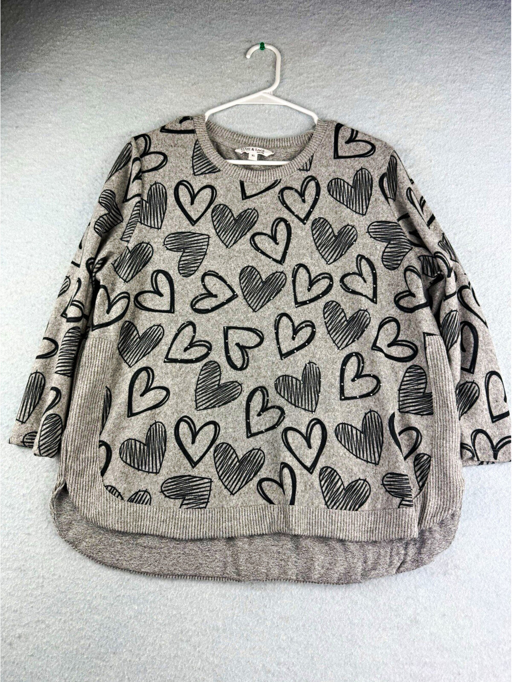 Love & Lace Crew Neck Heart Print Pullover Sweatshirt Gray/Black XL